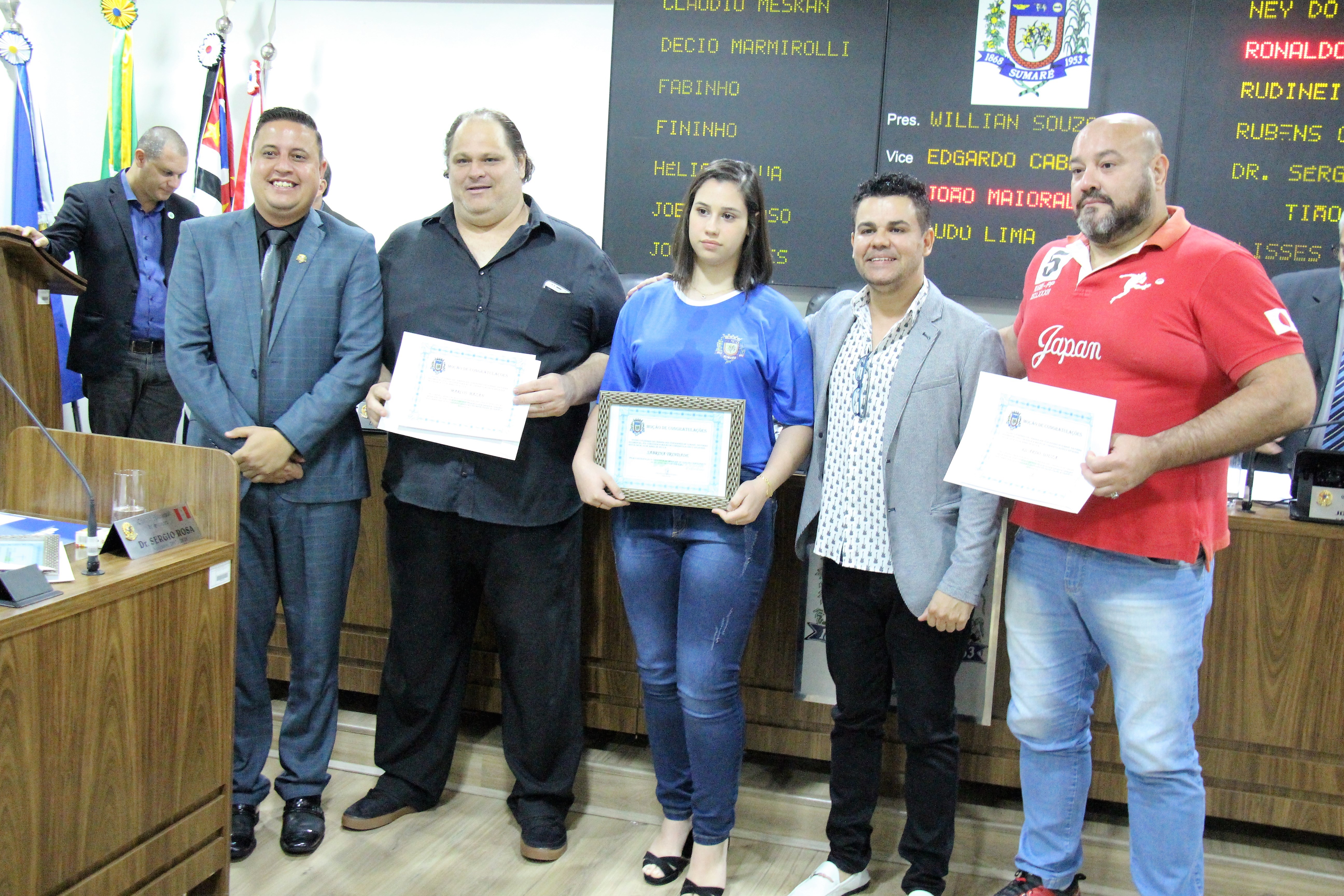 2019426_25.04 A atleta Sabrina Trindade recebe homenagem no plenário da Câmara